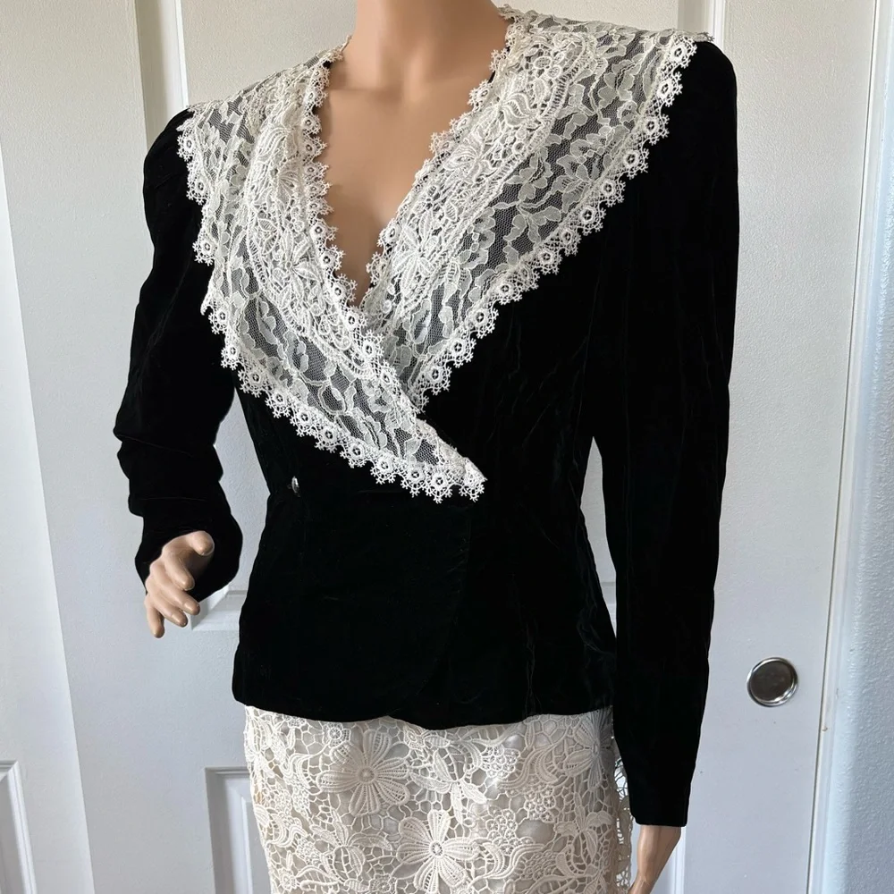 Vintage 90s | Cachet | black with ivory lace collar coquette velvet blazer S 🖤 - Picture 2 of 12